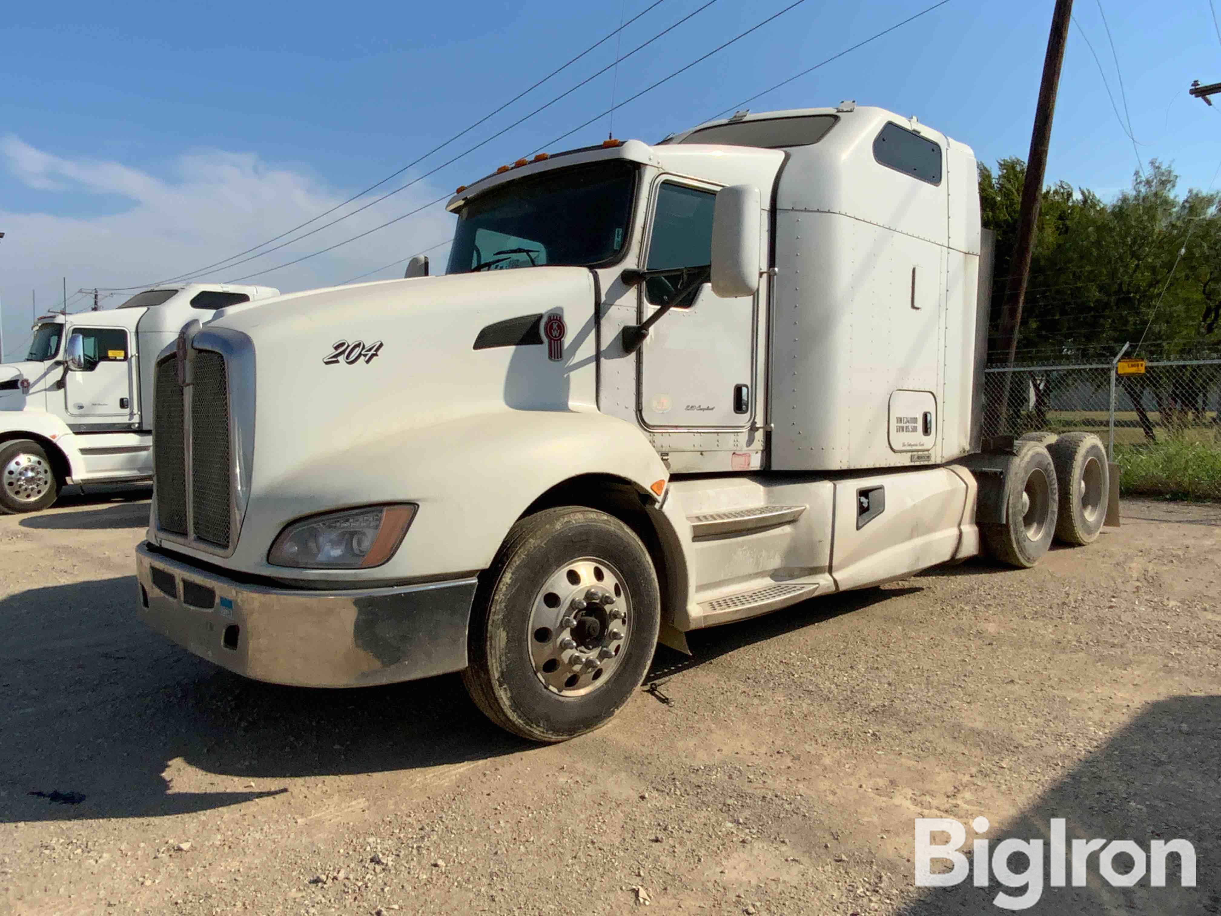 2014 Kenworth T660 T/A Truck Tractor 