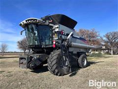 2011 Gleaner S77 Tritura Super Seven 2WD Combine 