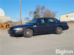 2005 Ford Crown Victoria 4-Door Sedan 