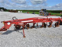 Massey Ferguson 880 5-bottom Plow 