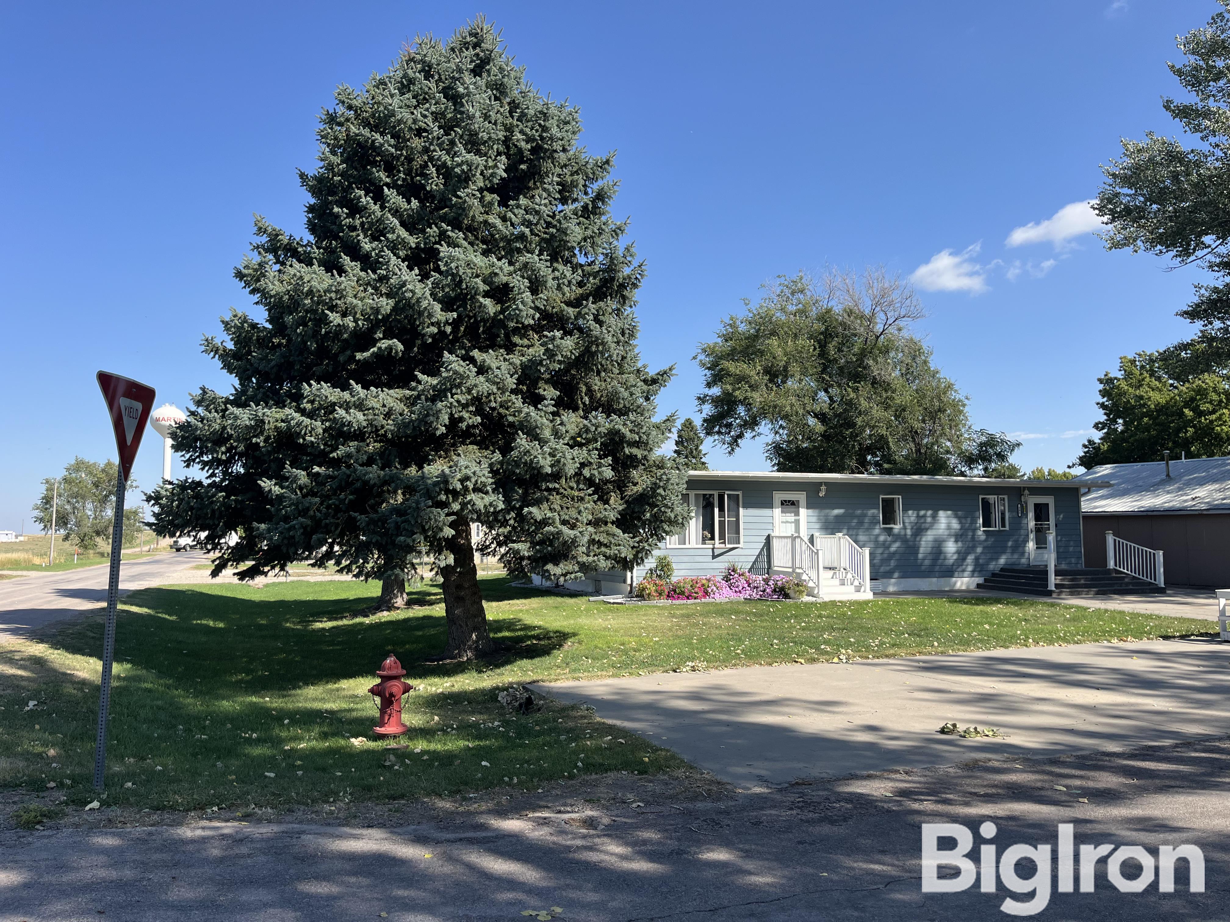 606 W State St., Martin, SD