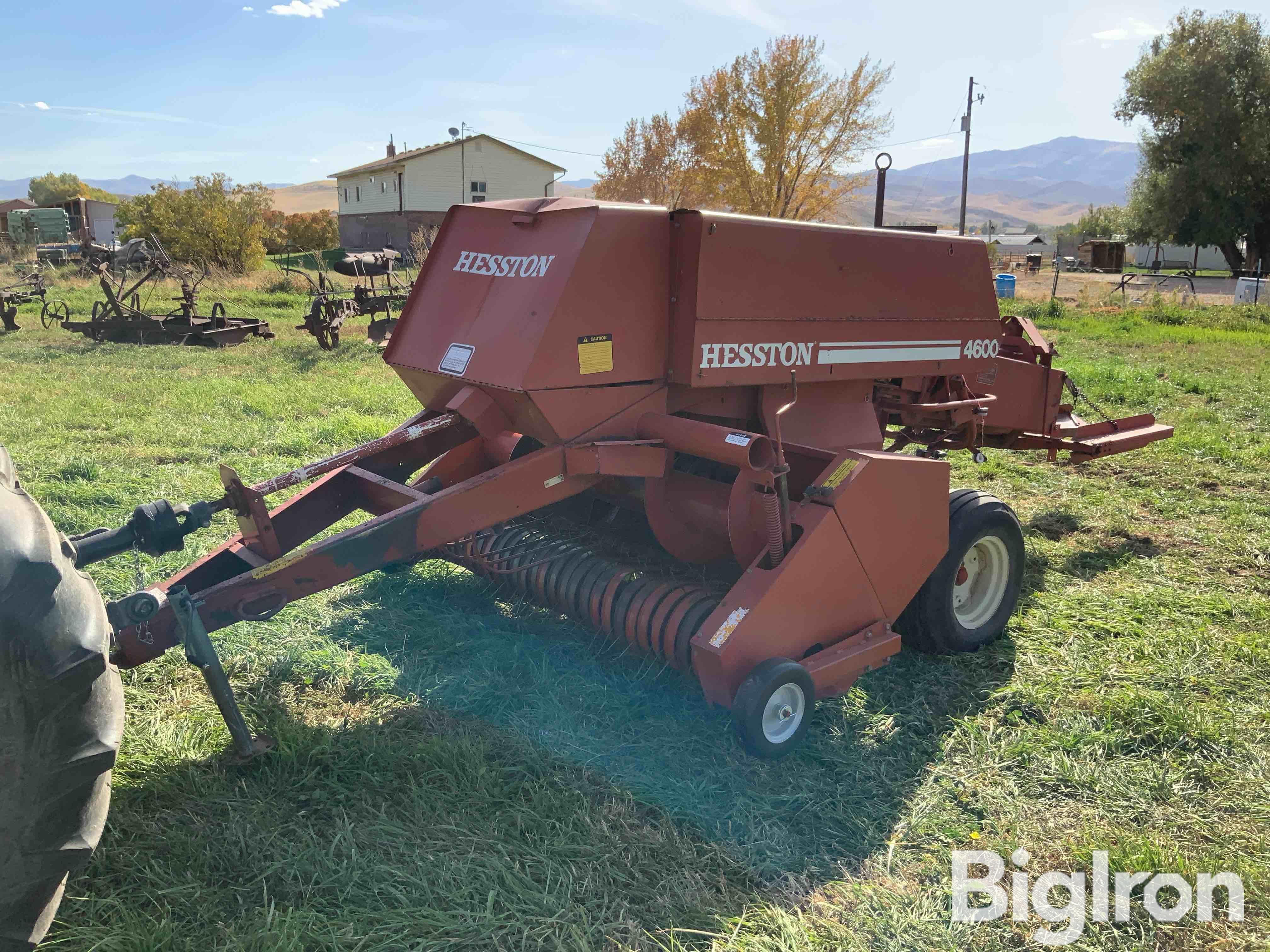 Hesston 4600 Baler 