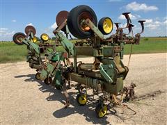 John Deere Cultivator W/Fertilizer Applicator 