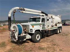 2000 International 2554 T/A HydroVac Truck W/Sewer Jetter 