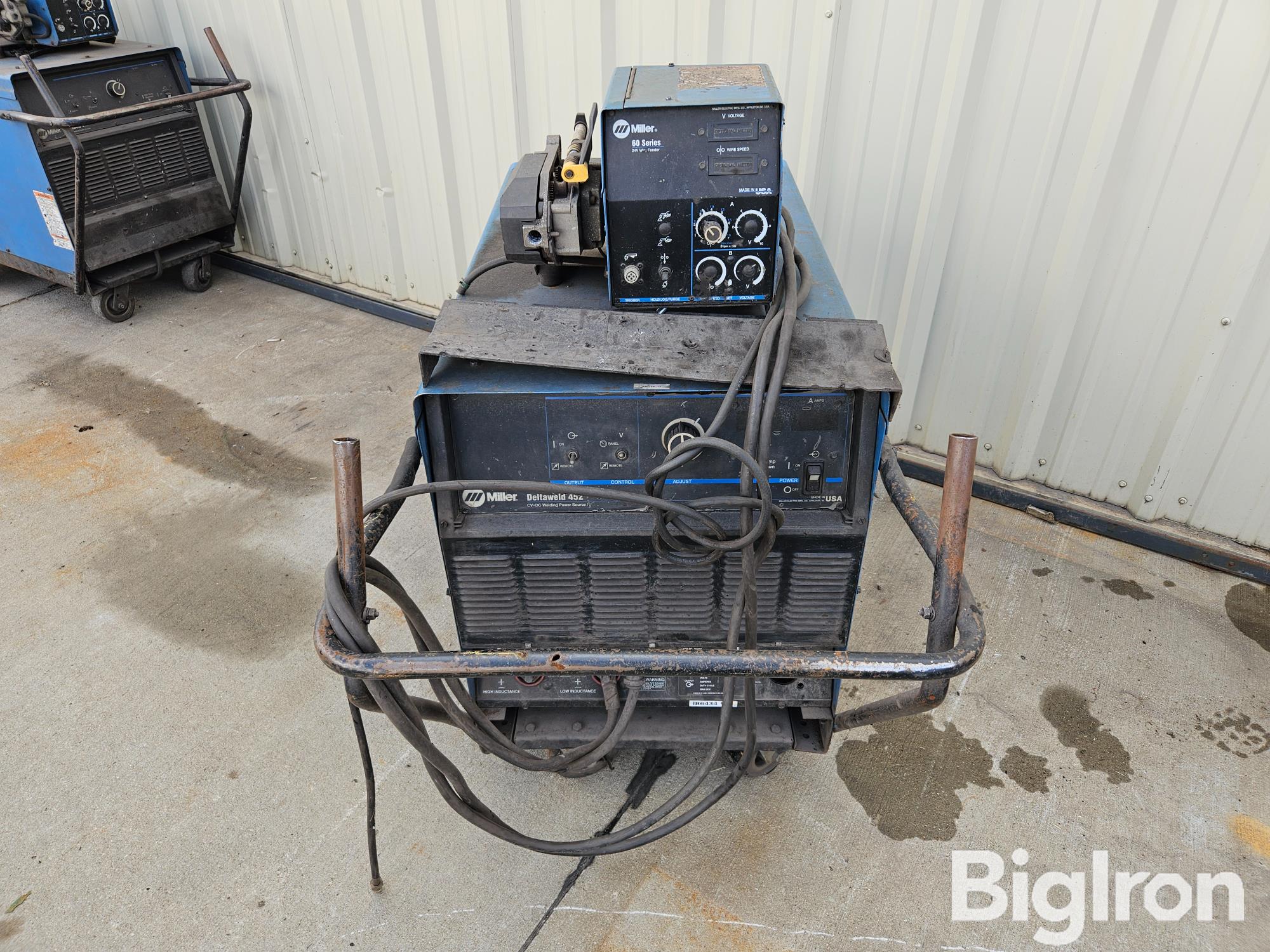 Miller Delta Weld 452 CV-DC Welding Power Source w/ 60 Series Wire Feeder 