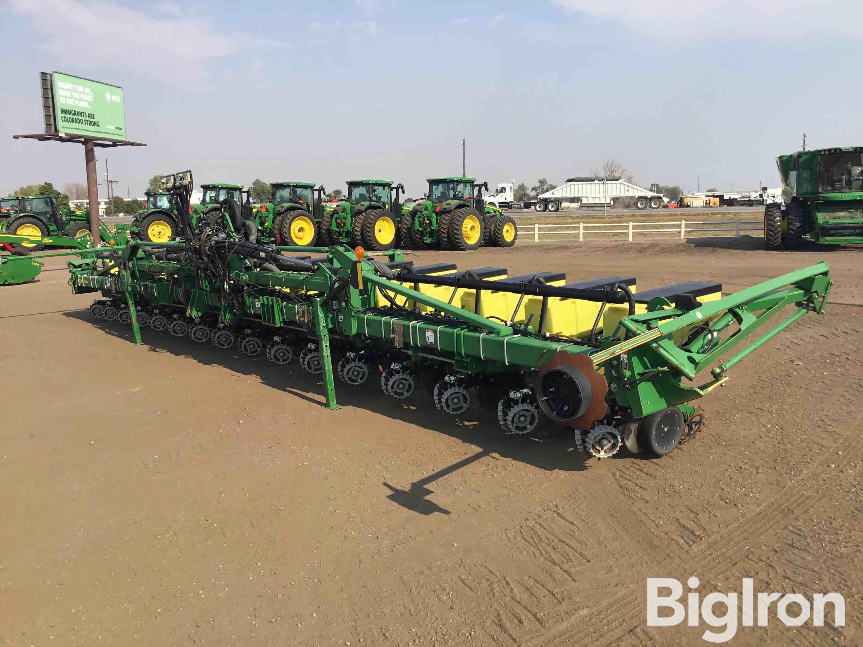 2007 John Deere 1720 MaxEmerge XP 16R30 Planter 