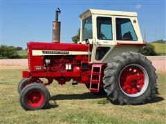 1970 International Farmall 826 2WD Tractor 