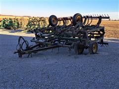 John Deere 1010 Field Cultivator 