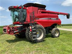 2009 Case IH 7120 2WD Combine 