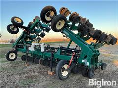 Moore-Built 16R30” Liquid/Anhydrous Applicator Strip Till Machine 