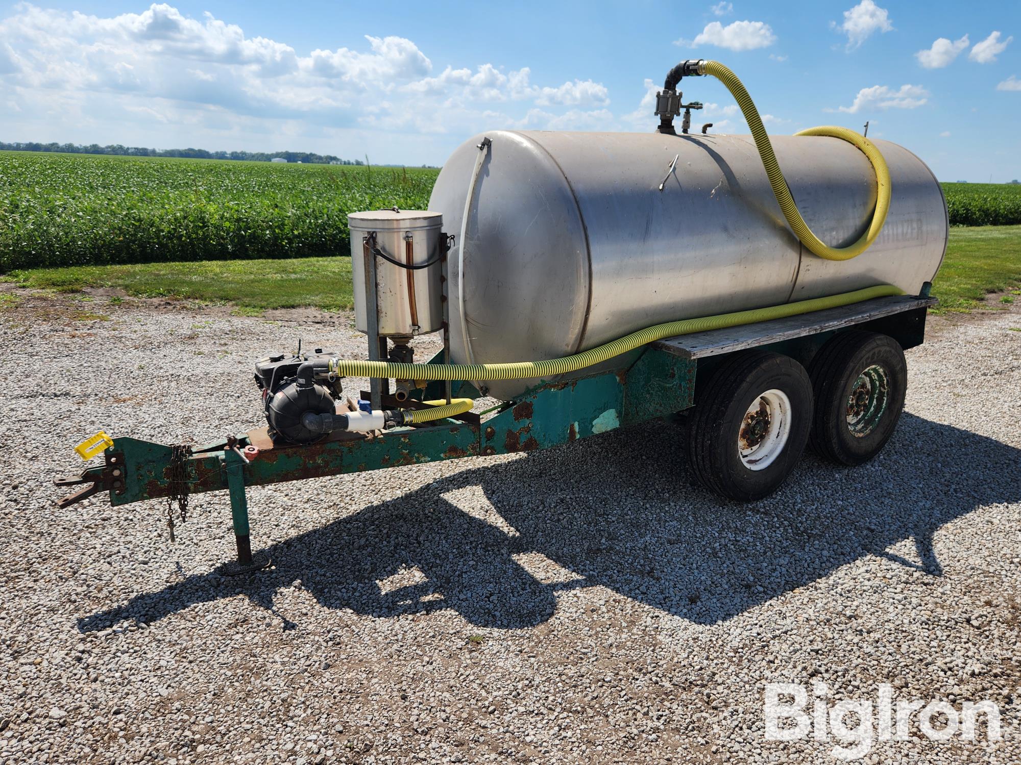 1000-Gallon Stainless Steel T/A Nurse Tank Trailer 