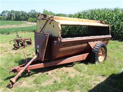 New Holland 362 Flail Type Manure Spreader 