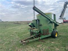 John Deere 750 Grinder Mixer 