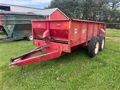 International 570 T/A Manure Spreader 