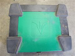 items/7eada3534dd2ee11a73d0022489101eb/2010johndeere1770ntprecisionplanter_dc513be005c64f7d84198341e81586d0.jpg