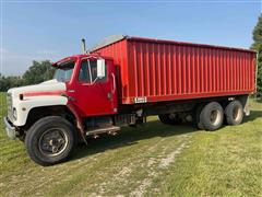 1981 International F1954 T/A Grain Truck 