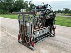 Bowman Super Duty 4000 Hydraulic Head/Squeeze Cattle Chute 