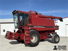 Case IH 1660 Axial Flow 2WD Combine 