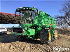 John Deere S670 Combine 