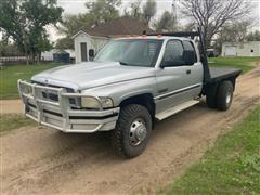 2001 Dodge RAM 3500 4x4 Extended Cab Flatbed Dually Pickup 