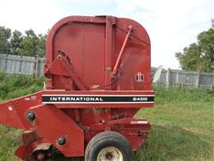 items/8046ab4d4856ef11a4e6000d3a62e002/international2400roundbaler-6_7015058f5bf14d48a9d2f3813a6a83dd.jpg