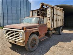 1975 Ford F700 S/A Feed Truck 