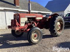 1965 International 424 2WD Tractor 