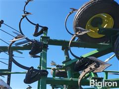 items/814bf2b9490ef0119d476045bd49d9c9/1995-john-deere-980-30-field-cultivator_bdc3f06e2ff243f489ad059ef313a0a1.jpg