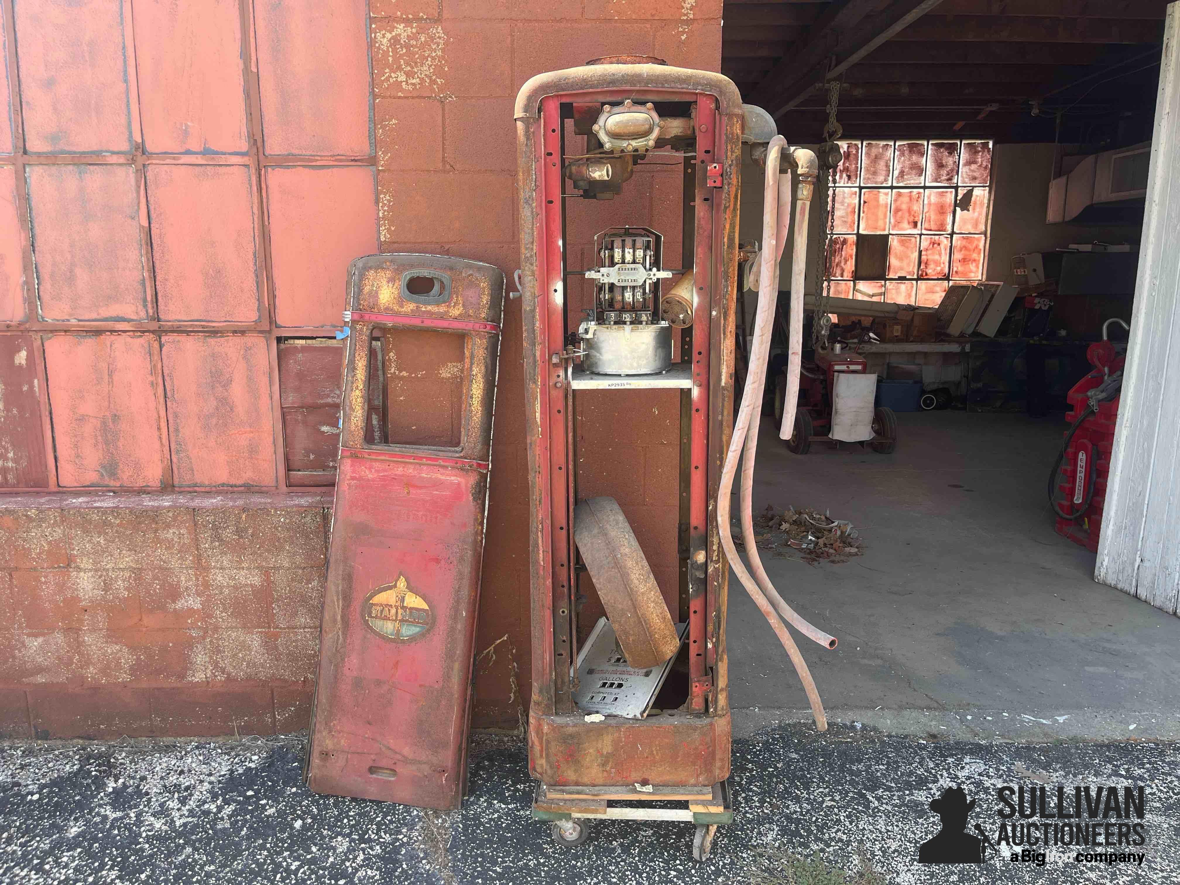 Gilbarco Standard Oil Gas Pump w/ Both Doors 