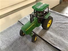 Ertl John Deere 4255 1/16th Scale Model Tractor 