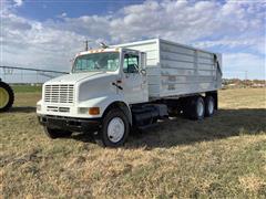 2001 International 8100 T/A Silage/Grain Truck W/Aulick 2087 Box 