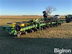 2014 John Deere 1720 MaxEmerge XP 12R30" Planter 