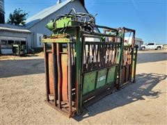 Wadler 2501 Super Chute Hydraulic Squeeze Chute/Headgate, Tailgate W/Palpation Cage 