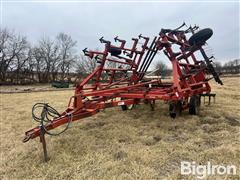 Case IH 4800 Vibra-Shank 28' Field Cultivator 