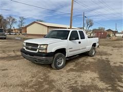 2004 Chevrolet 2500HD 4x4 Extended Cab Pickup 