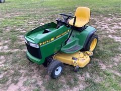 John Deere GT275 Lawn Tractor W/Mower Deck 