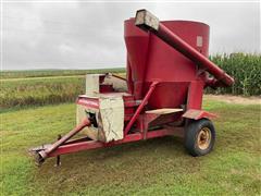 International 950 Grinder Mixer 