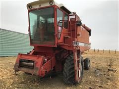 International 1440 Combine (Inoperable) 