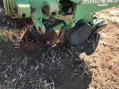 items/8494bb06435feb118fed00155d72eb61/johndeere1700maxemergeplus8r30planter_e9fc0780345c4707bd165cf0065d0f4f.jpg