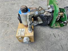 items/84c2737ec756ef11a4e6000d3a62e002/johndeereplantervdrhydraulicdriveunits_50921703378741fe87f03d847a6fd5d7.jpg