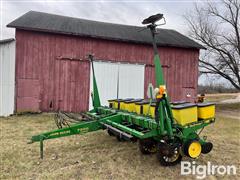 John Deere 7200 MaxEmerge2 6 Row Planter 