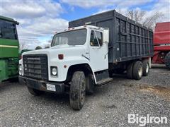 1980 International 1924 T/A Grain Truck 