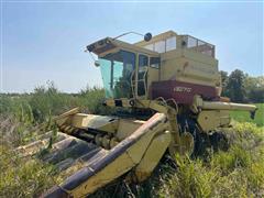 New Holland TR70 Combine W/6 Row Corn Head 