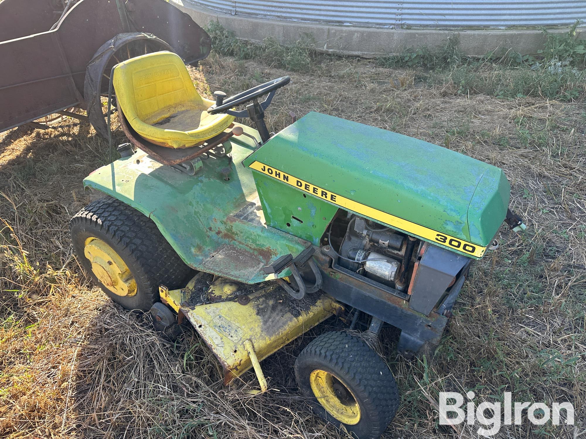 John Deere 300 Riding Lawn Tractor 