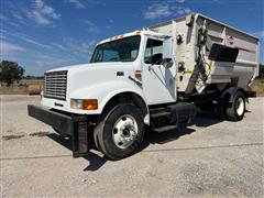 2000 International 4900 S/A Feed Truck W/Kuhn Knight 3150 Mixer Box 