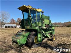 John Deere 4400 Combine 