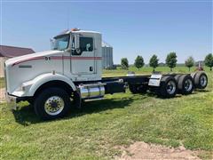 2009 Kenworth T800 Tri/A Cab & Chassis 