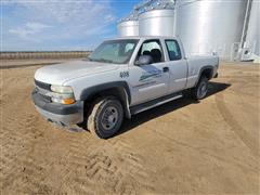 2002 Chevrolet Silverado 2500 HD 4x4 Extended Cab Pickup 