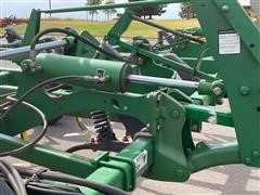 items/87bb35e7f547ed1197b00003fff9401b/johndeere2410chiselplow-4_3124b25133e54659acc9ee389cf50843.jpg