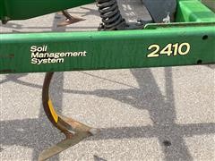 items/87bb35e7f547ed1197b00003fff9401b/johndeere2410chiselplow-4_5aef73276a404beaa0614a3ba0b22883.jpg